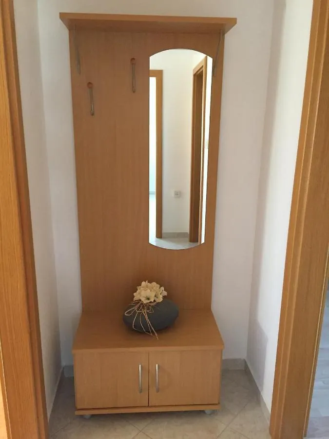 Apartment Laura Lopar 0*,