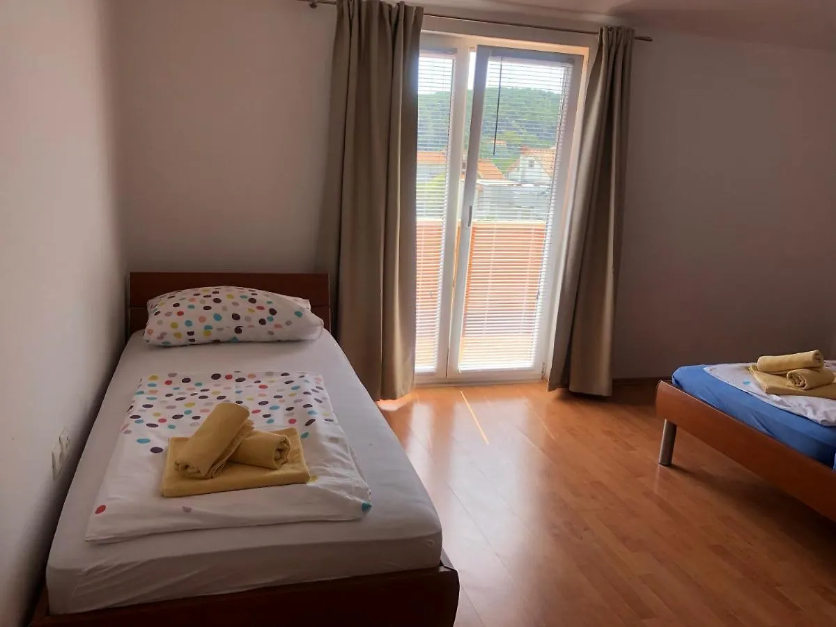 Apartment Laura Lopar 0*,